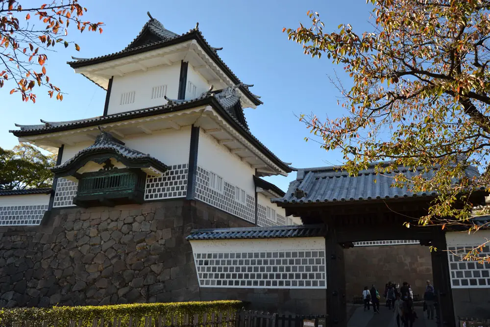 Входът Ishikawa-mon Gate