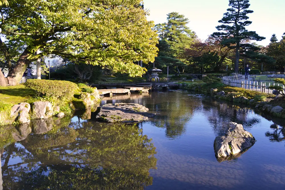 Малко езерце в градината Кенрокуен
