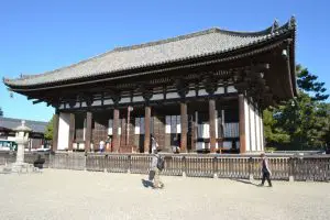 Източната златна зала на храма Кофукуджи