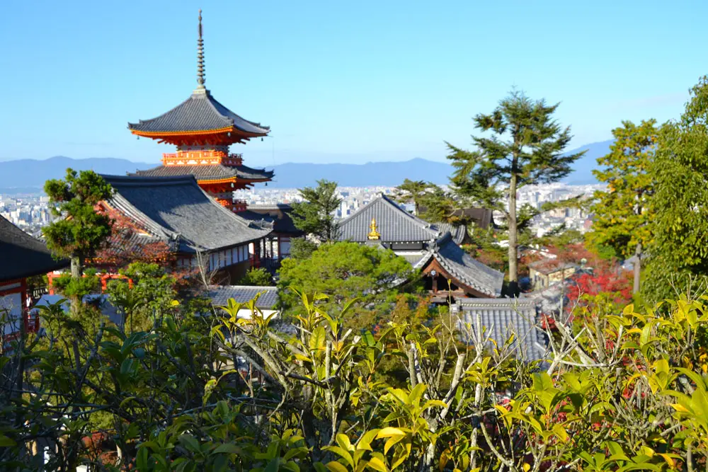 Гледка към Киото от храма Кийомидзудера