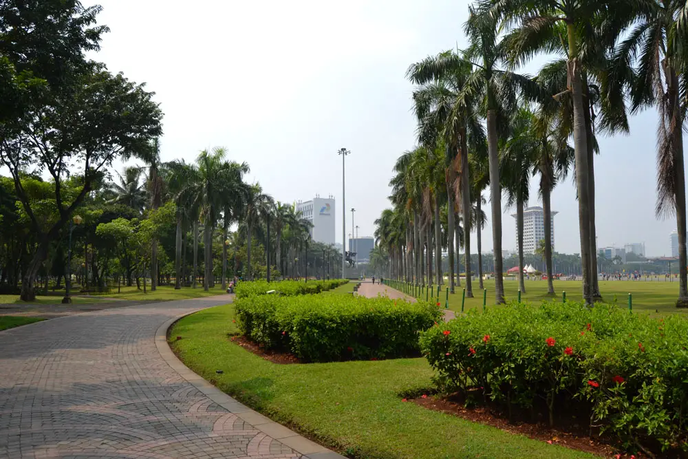 Градините на площад Мердека в Джакарта, Индонезия