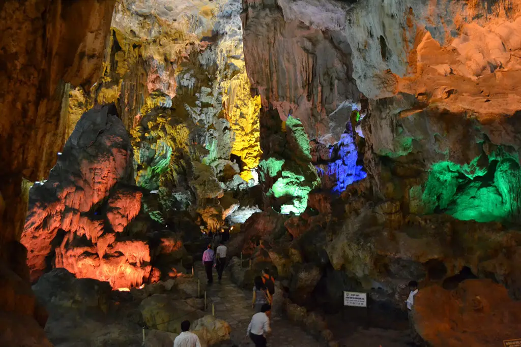 Thien Cung cave