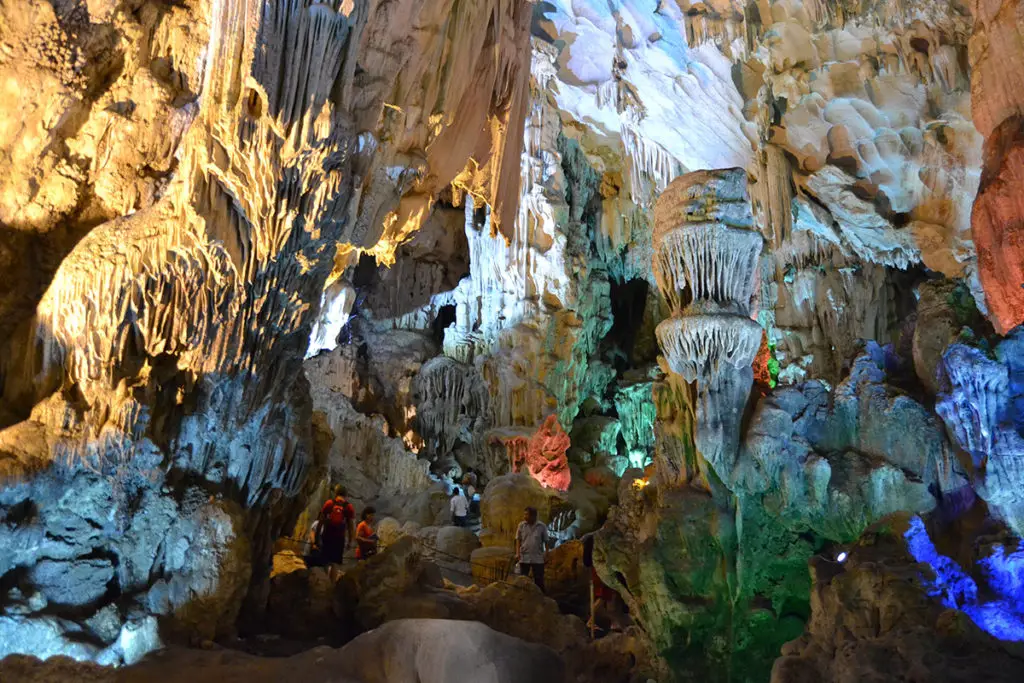 Thien Cung cave