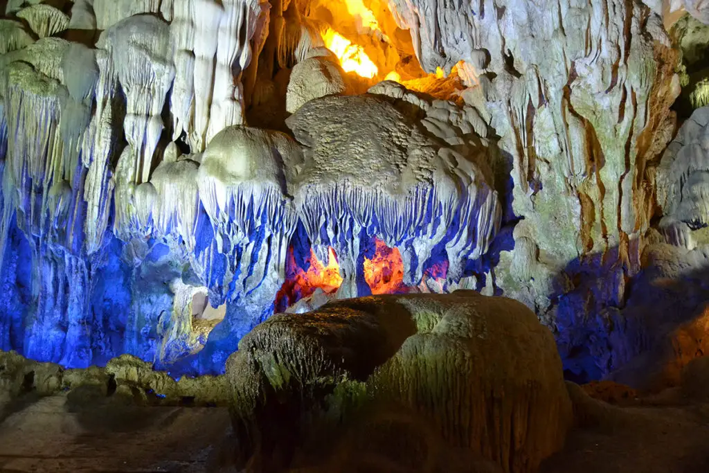 Thien Cung cave