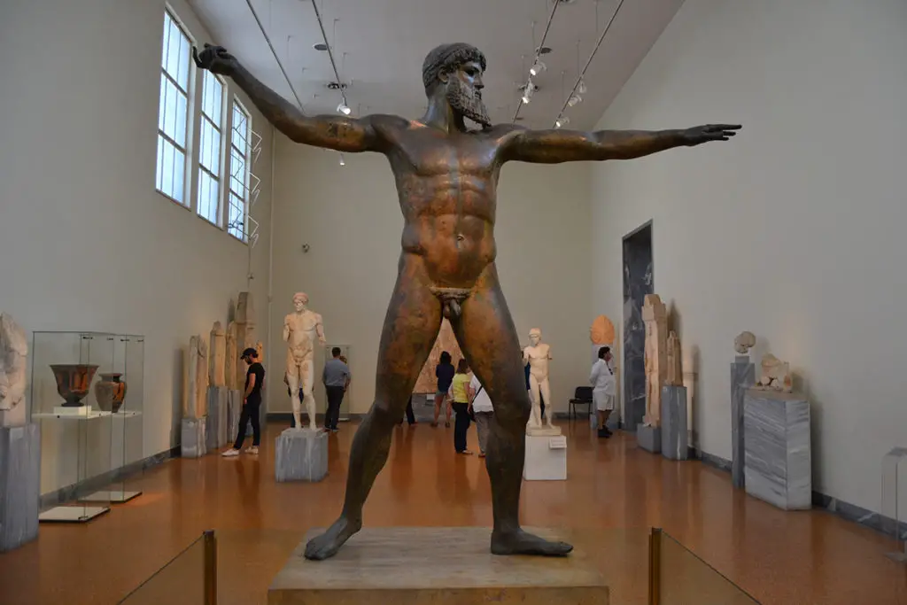 Бронзова статуя на Зевс или Посейдон