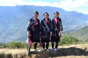Жени от племето Хмонг