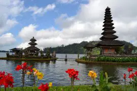Храмът Пура Братан в Бали