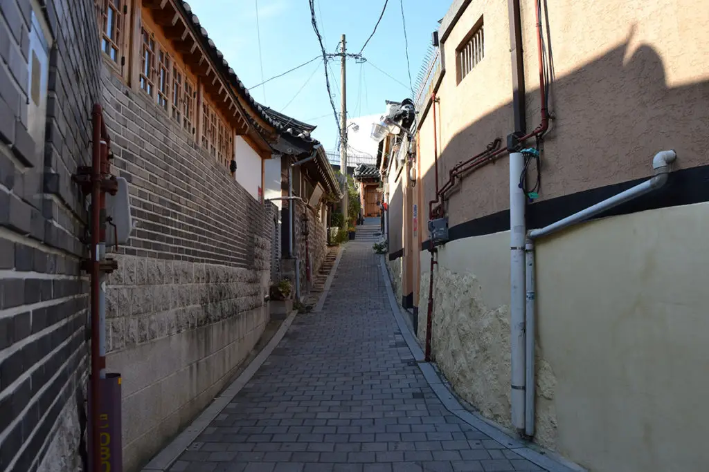 A small street in the Bukchon region 