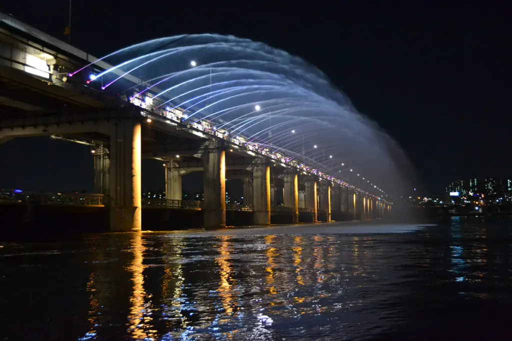 Banpo Bridge Rainbow Fountain in Seoul