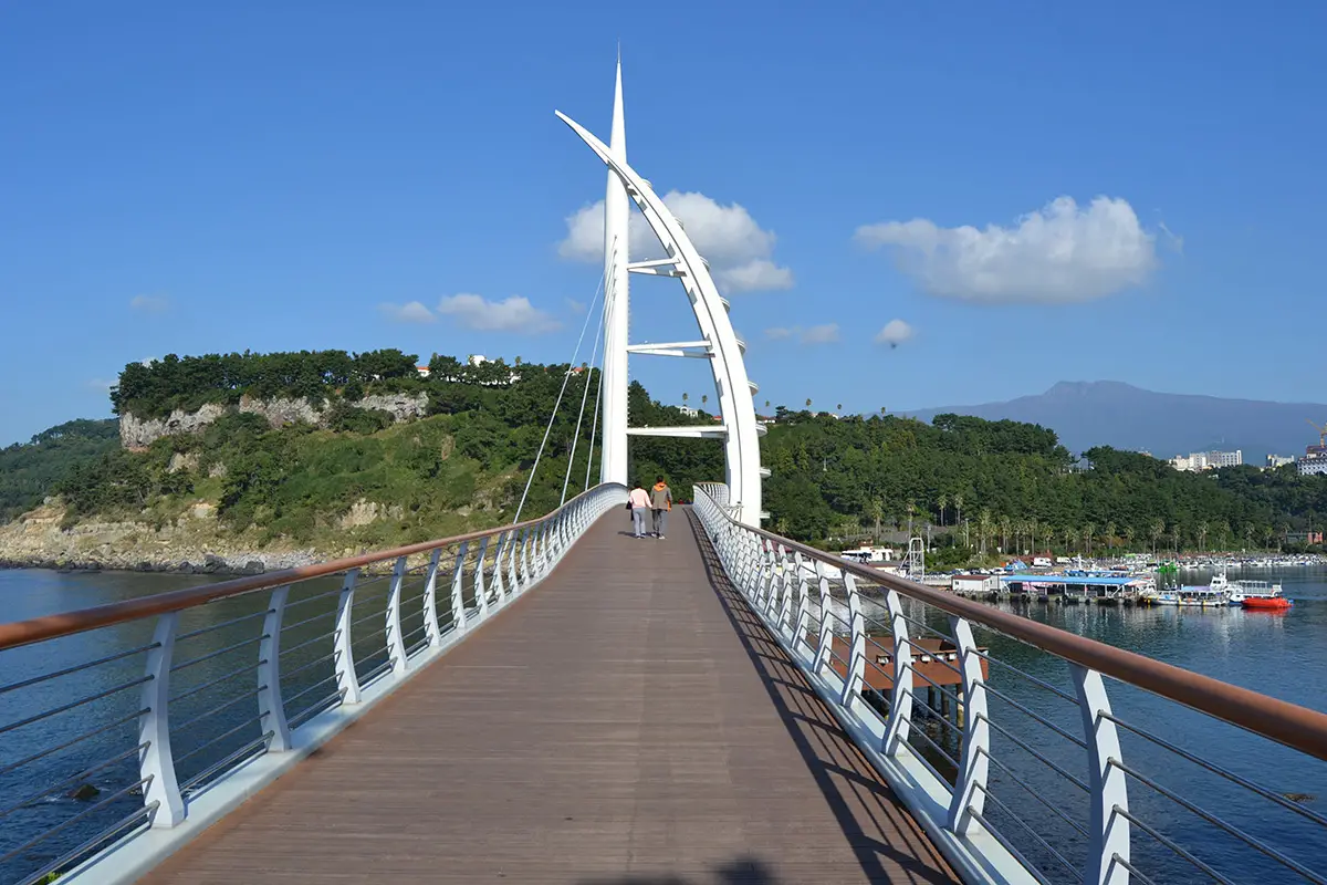 Мостът Сейонгьо в остров Чеджу