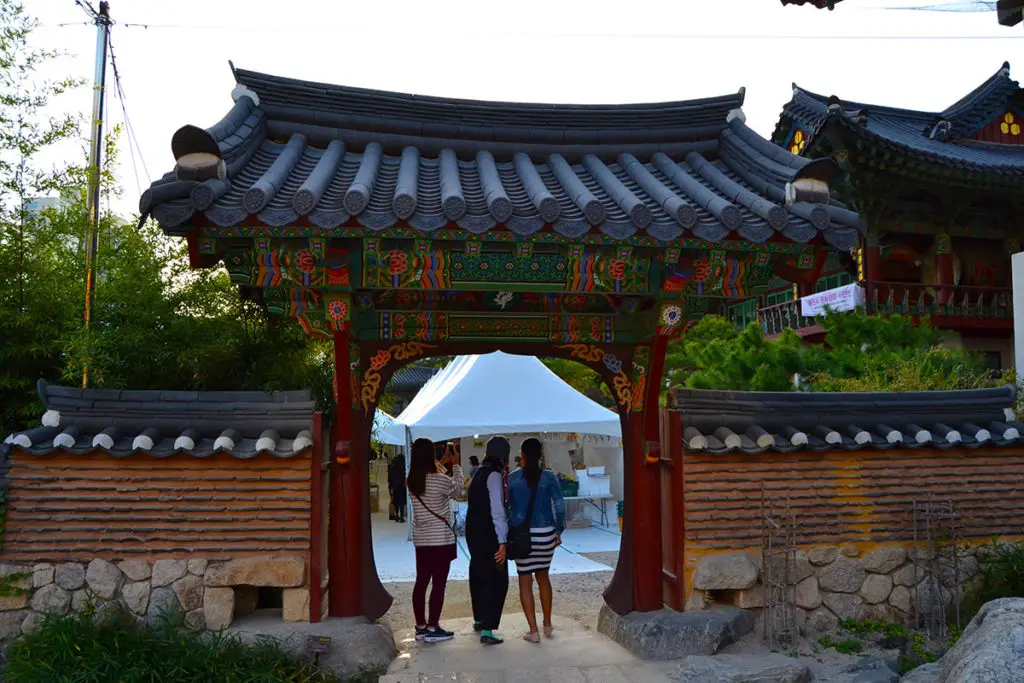Small gate in Bongeunsa Temple