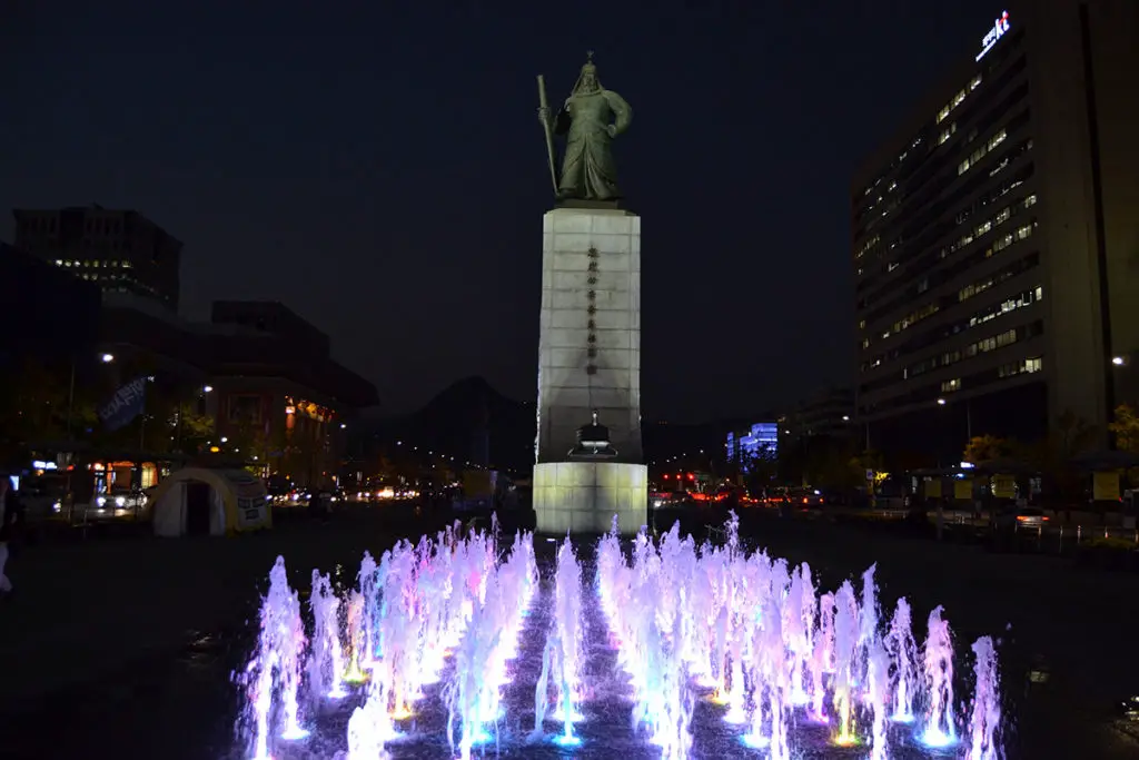 Statue of Admiral Yi Sun-sin