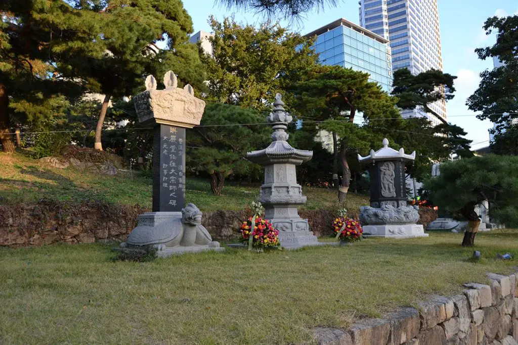 Stone figures in Bongeunsa Temple