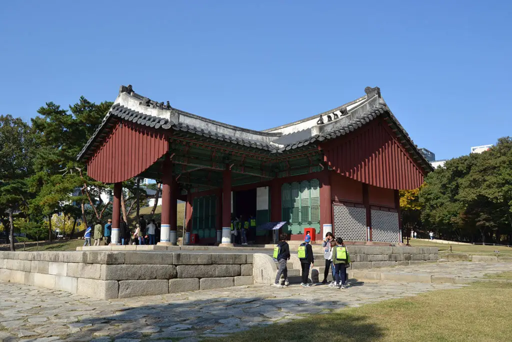 T shaped shrine