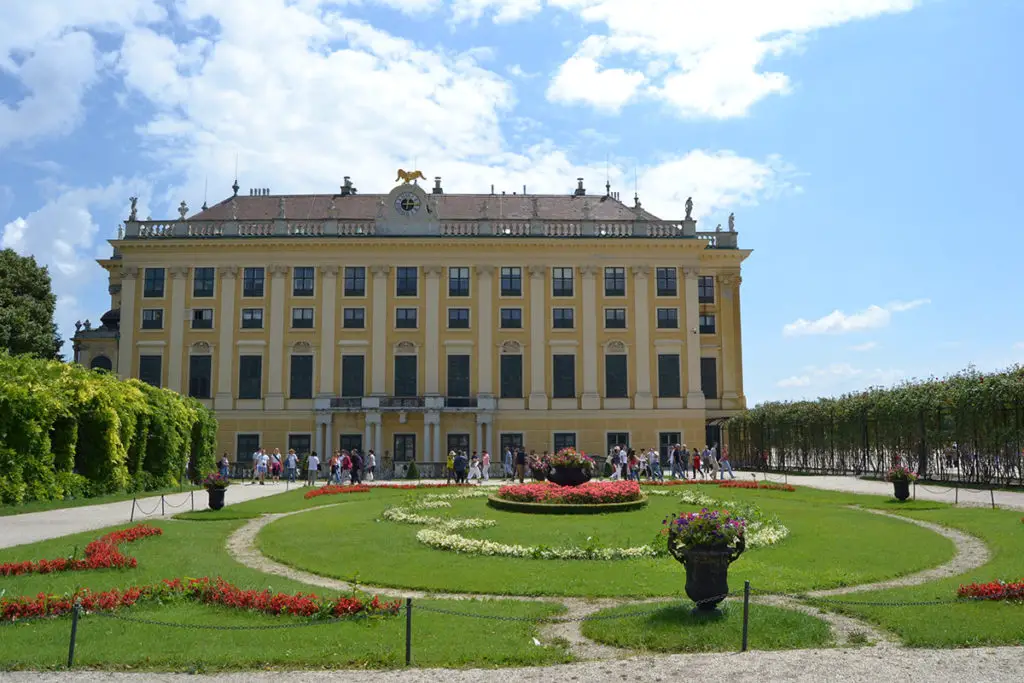 Градините на двореца Шьонбрун във Виена