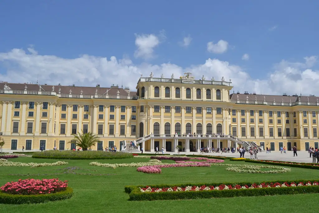 Градините на двореца Шьонбрун във Виена