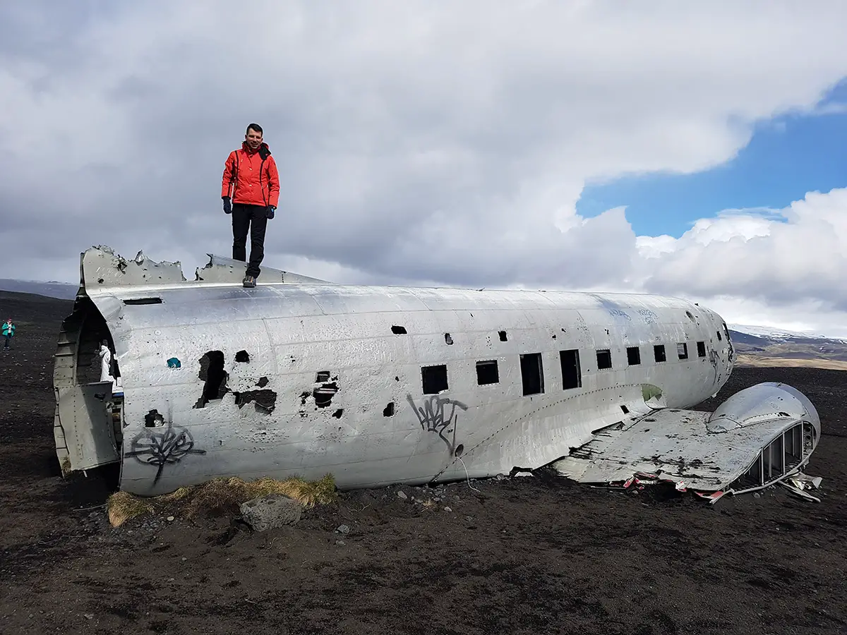 Разбитият самолет на плажа в Солхаймасандур
