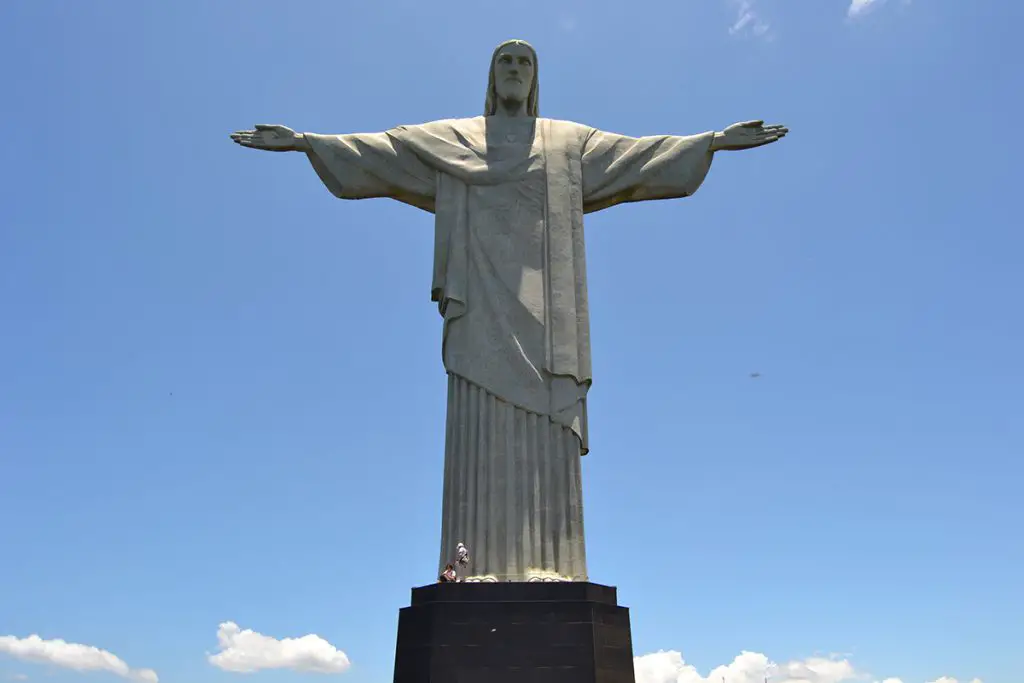 Статуята на Христос Спасителя