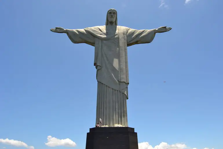 Статуята на Христос Спасителя