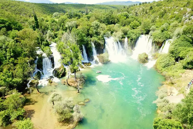 Забележителности в Босна и Херцеговина - водопадът Кравице