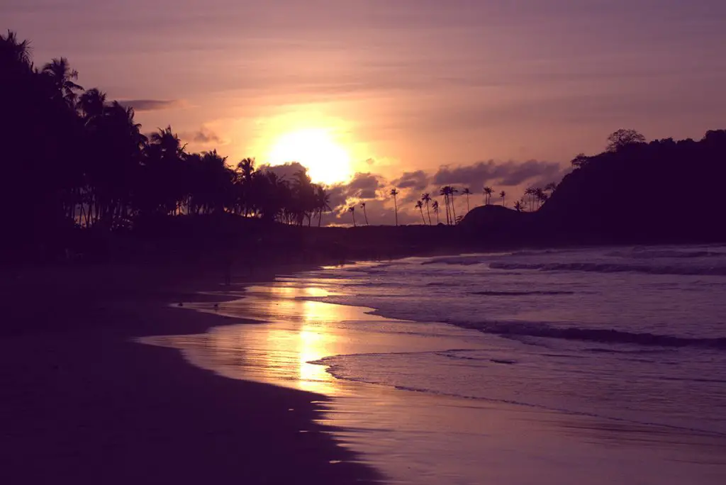 Залез на Nacpan Beach