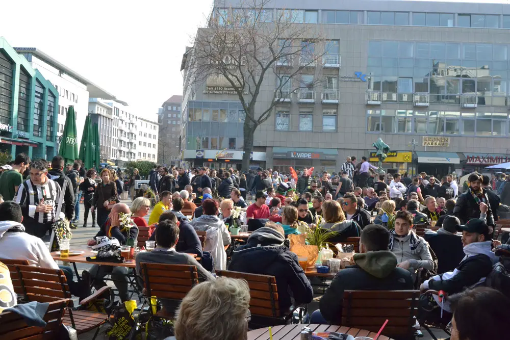 Juventus fans at Alte Markt Square before the match against Borussia Dortmund
