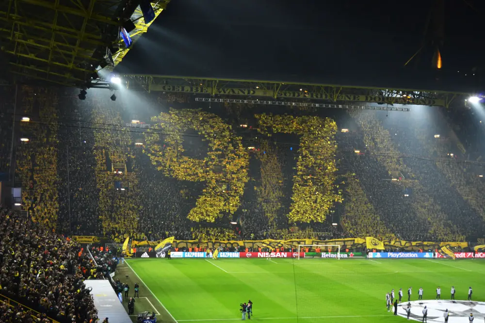 Unique choreography by the fans of Borussia Dortmund against Juventus
