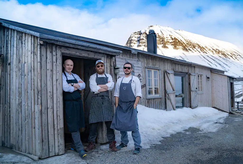 Filip Zahariev with his colleague at Gruvelageret Restaurant