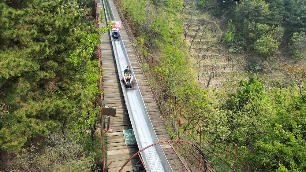 Toboggan down from the Great Wall of China