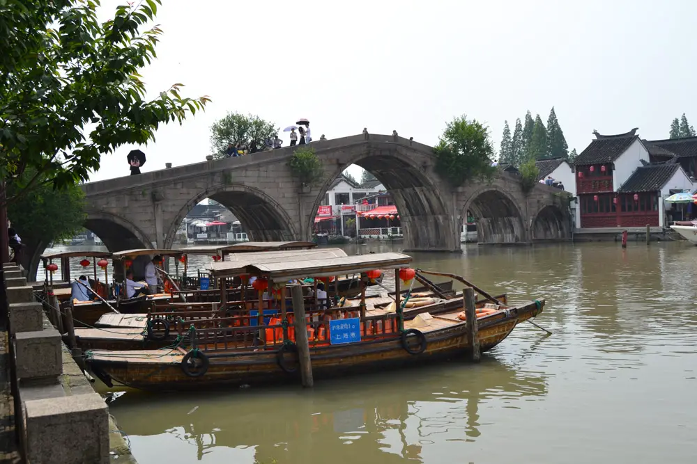 Fangsheng Bridge