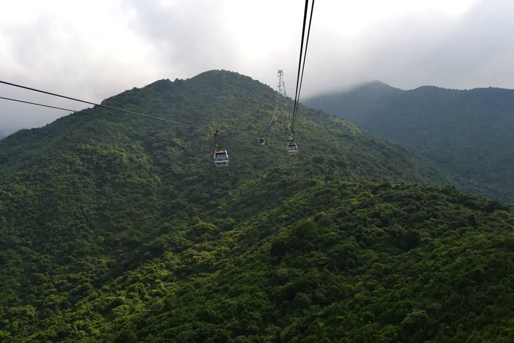 Гледка от кабинковия лифт Ngong Ping 360