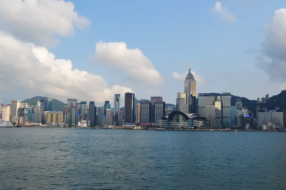 Гледка от авенюто на звездите в Хонконг