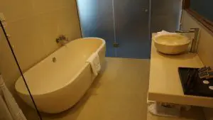 Банята в хотела
