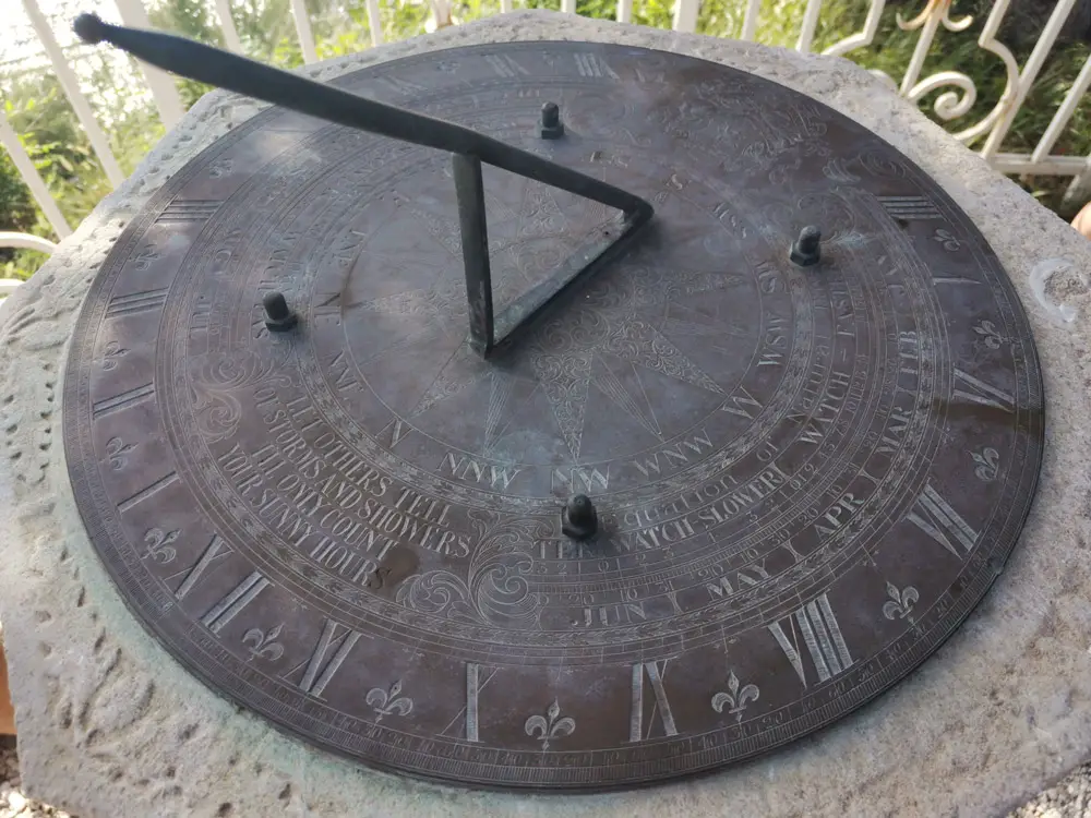 Слънчевият часовник в Евксиноград