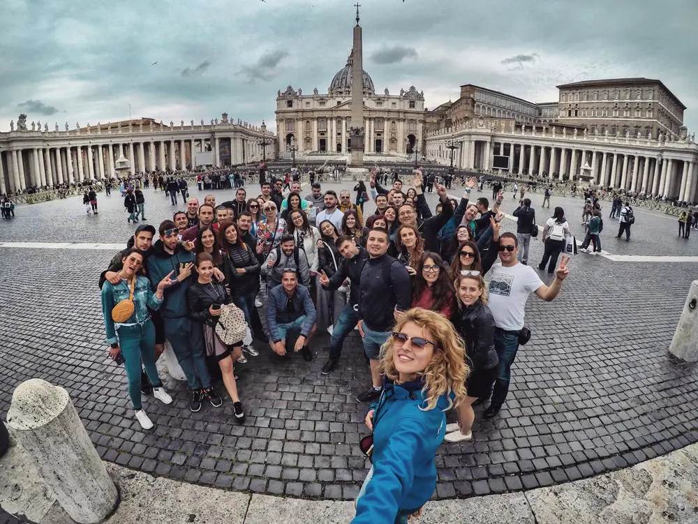 Катерина Николич с група туристи в Рим