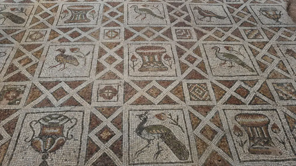 The mosaic with the birds