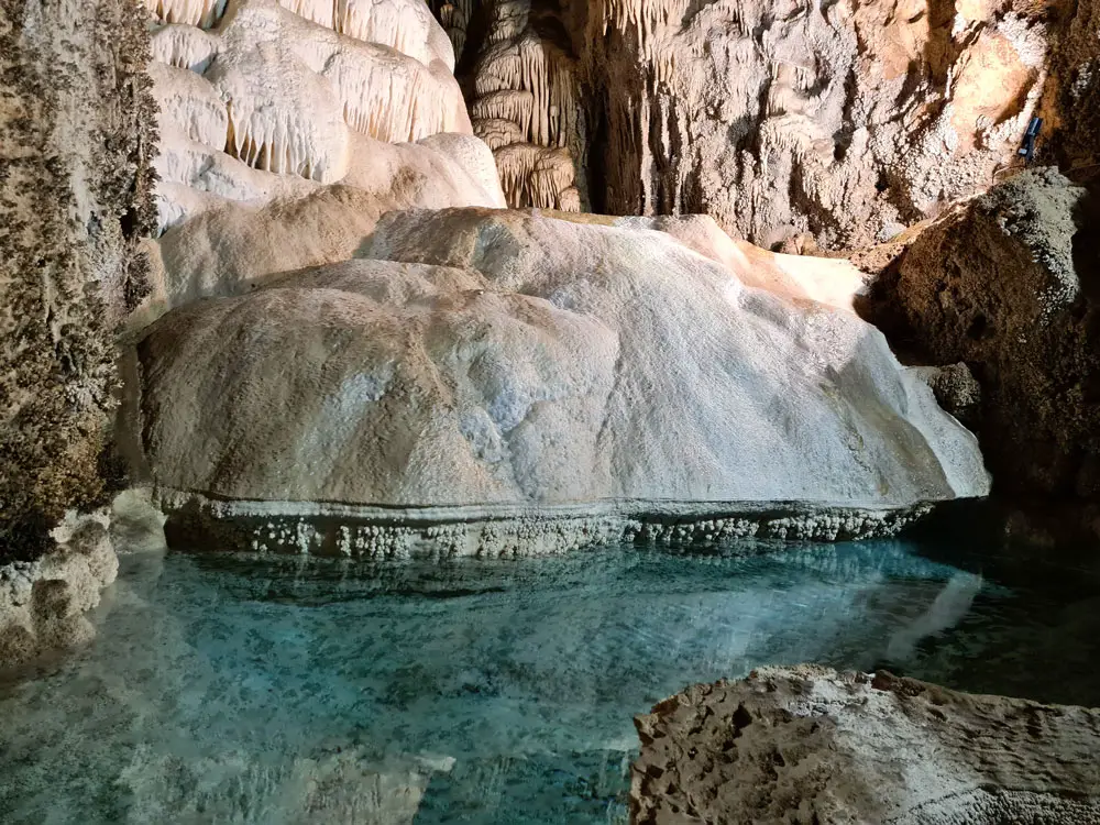 Синтровото езерце в пещера Ухловица