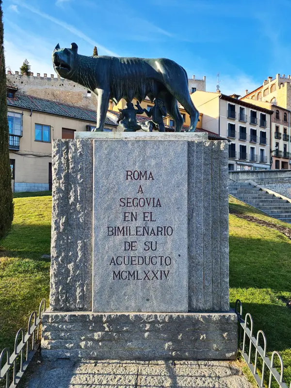 Статуята на Капитолийския вълк в Сеговия