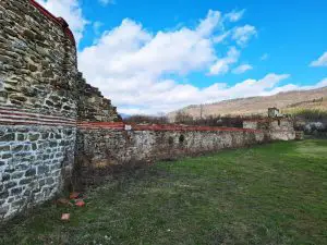 Източната стена на крепост Состра