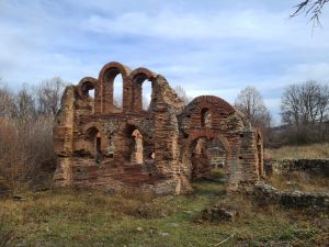 Руините на Беловската базилика