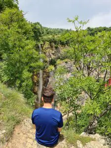 Гледка към водопад Скакля