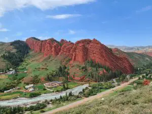 Природни забележителности в Киргизстан - скалите Джети Огуз