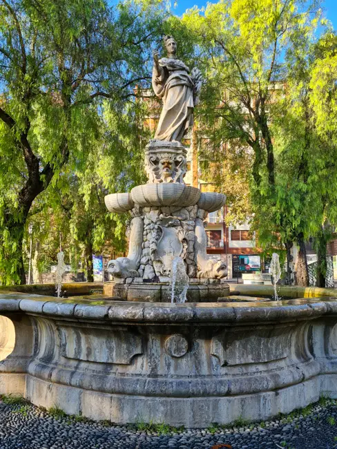 Фонтанът на богинята Церера в Катания, Италия