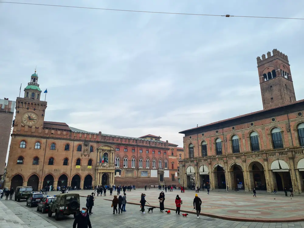 Is Bologna worth visiting - Piazza Maggiore