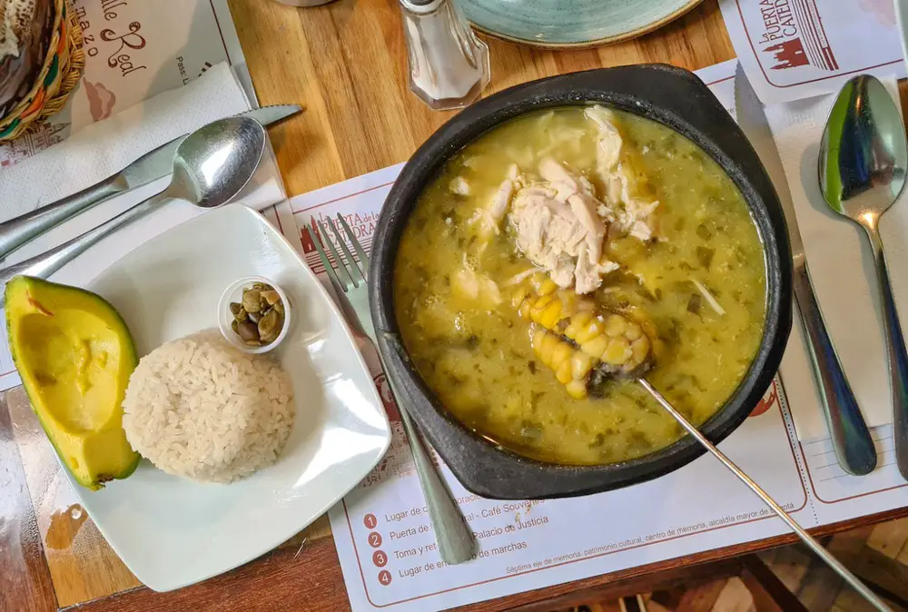 Традиционна супа Ахиако