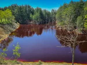 Червеното езеро край село Елшица