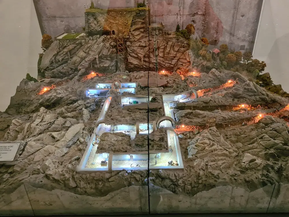 Макет на подземните тунели под замъка Кшьонж