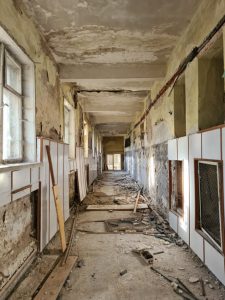 Изоставената белодробна болница в Радунци