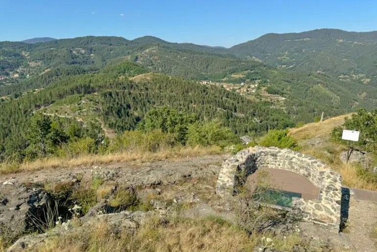 Момчиловата крепост край село Градът